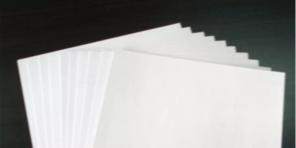 PP合成紙和銅版紙不幹膠材料（liào）哪個更（gèng）好？